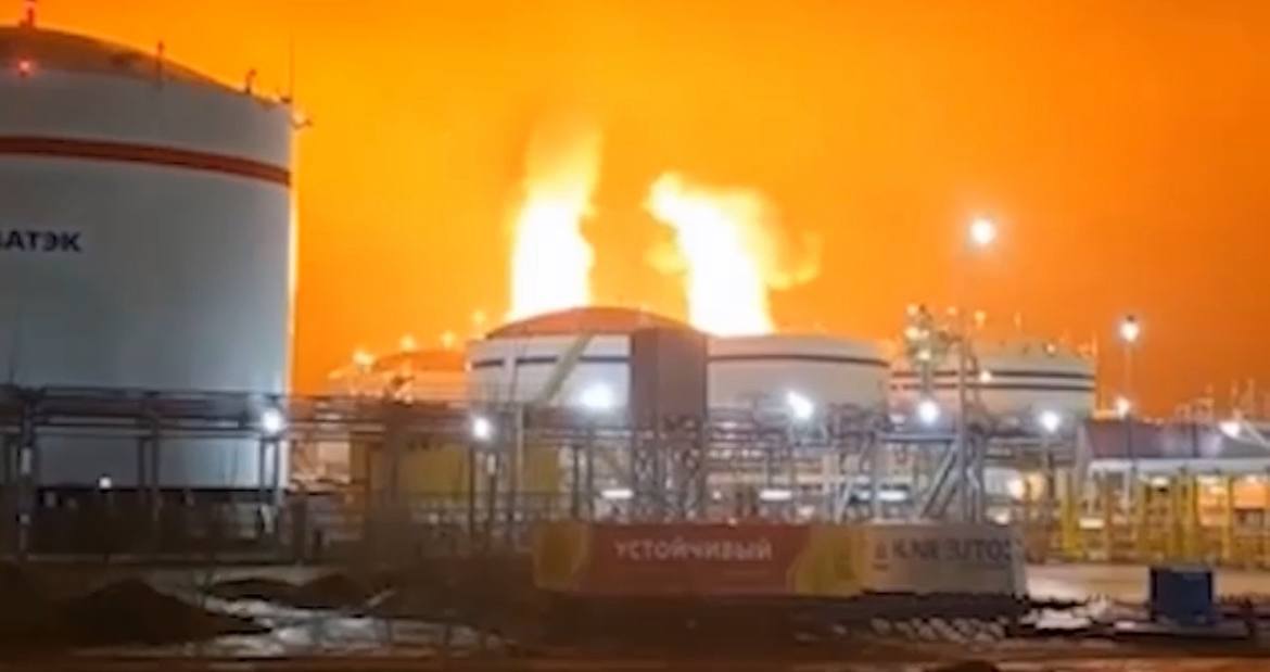 Зеленский: После ударов по НПЗ в Ленинградской области у него осталось 40% возможностей