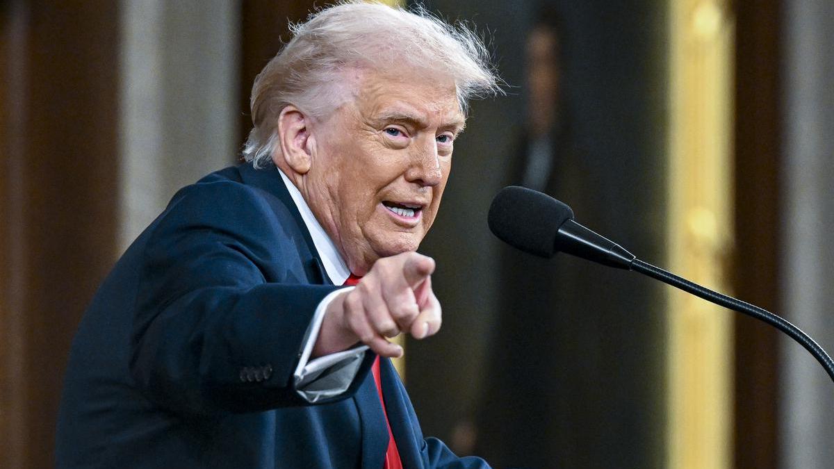 Трамп заявил, что наследному принцу Саудовской Аравии пришлось "целовать ему задницу". Видео