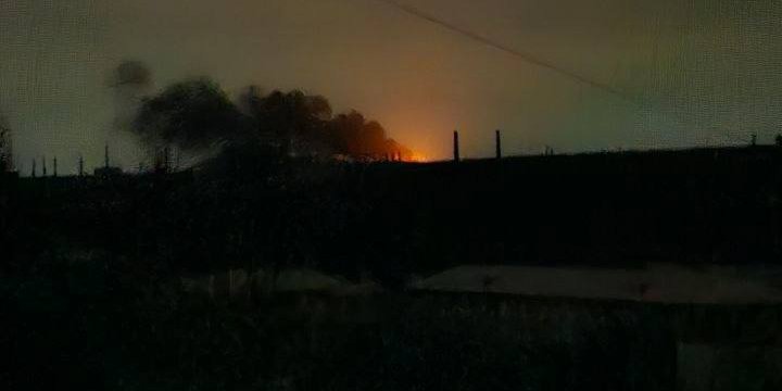 Оккупированный Алчевск оказался без света после взрывов: дроны ударили по заводу и подстанции (Видео)