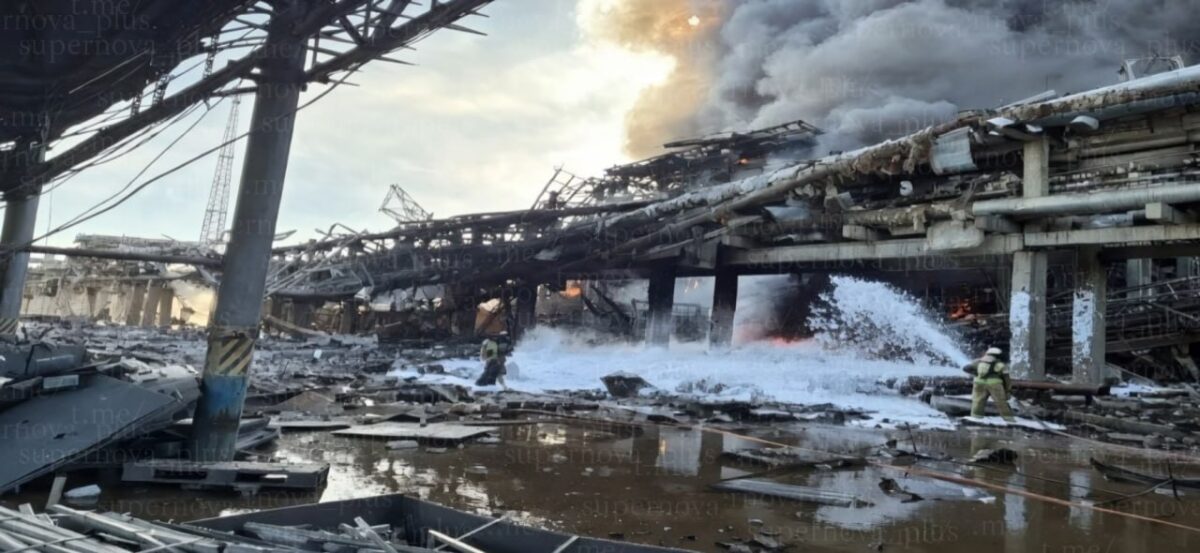 В РФ на химзаводе произошел сильный взрыв и пожар: есть погибшие (Видео)