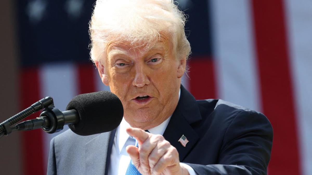 Сегодня самой могучей страной мира управляет человек сомнительной адекватности