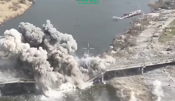 The Telegraph: ВСУ впервые применили британские дроны Malloy T-150 для уничтожения моста