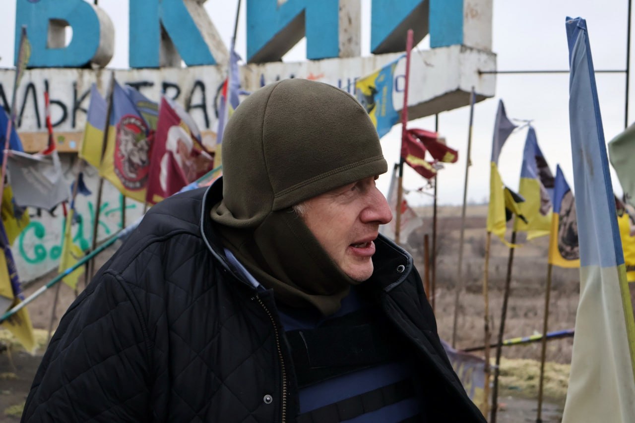 Борис Джонсон посетил позиции ВСУ на самом горячем направлении фронта