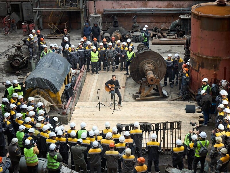 Вакарчук на разрушенной ТЭС ДТЭК призвал мир усилить помощь