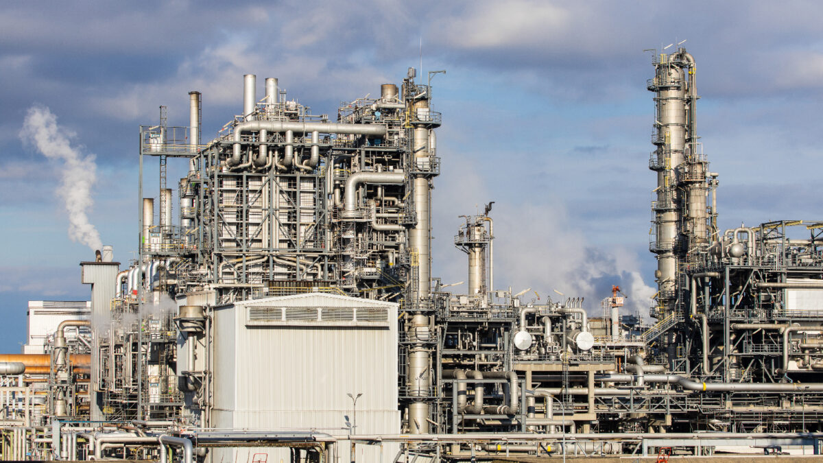 Силы обороны поразили НПЗ «Лукойл-Нижегороднефтеоргсинтез» и НПС «Ярославль-3»