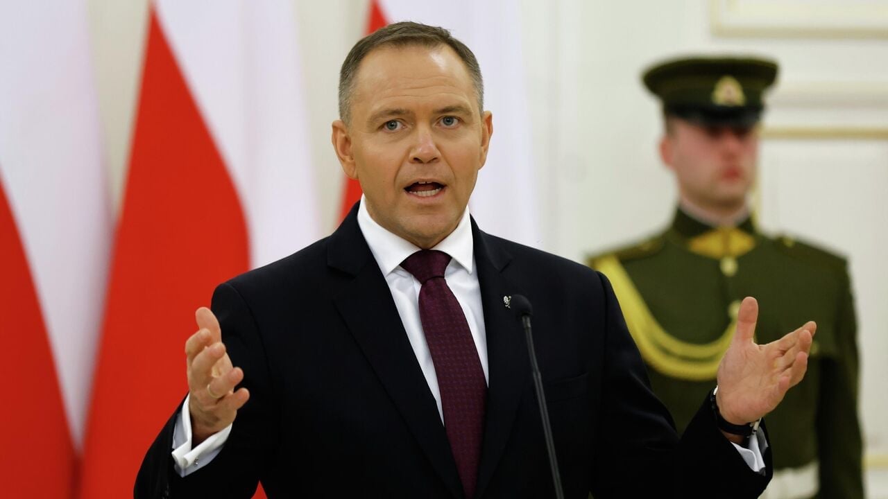 Президент Польши поставил ультиматум Зеленскому из-за названия воинской части в честь УПА