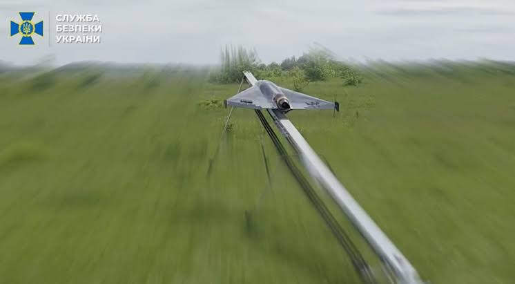 Зеленский показал видео сбивания дрона «Герань-5» реактивным перехватчиком