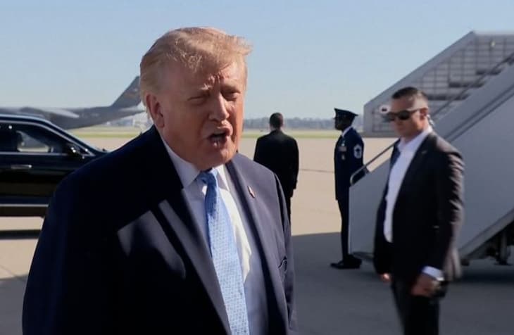 Трамп заявил, что задержанные в Британии хотели нанести «большой ущерб» авиабазе США