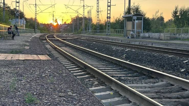 В Брянской области встали поезда после атаки дронов на железнодорожный мост